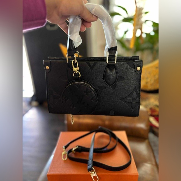 Elegant Black Women\'s Shoulder Bag with Coin Pouch